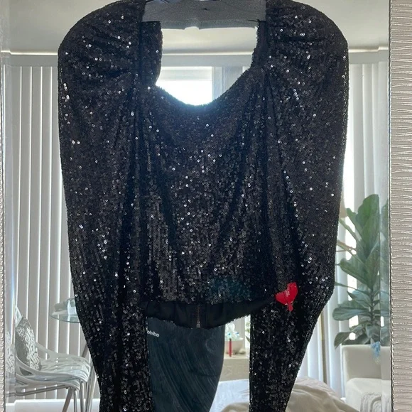 ✨✨🪩RAMY BROOK NEW YORK sequins zipper back cap sleeve blouse 😎 - Picture 4 of 12